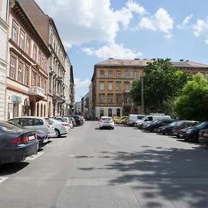 https://carolyn-apartman-in-the-old-city.inbudapesthotels.com